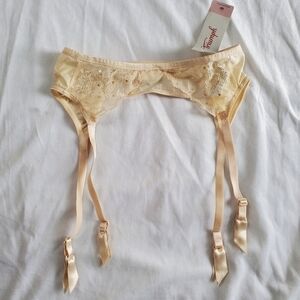 Triumph Garter Belt Nude Lace with Speckles - Small